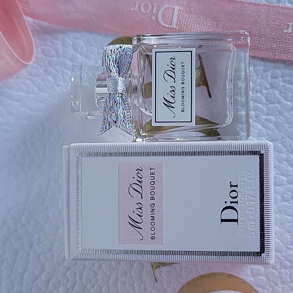 DIOR Pink Pouch Round Case - Picture 6 of 11